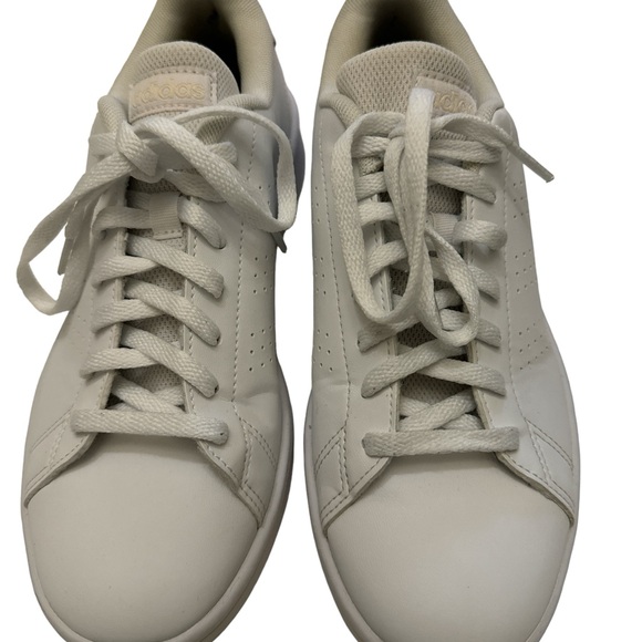 Woman’s ☁️ foam Adidas sneakers 👟 sz 7 1/2 ✨ - Picture 3 of 10